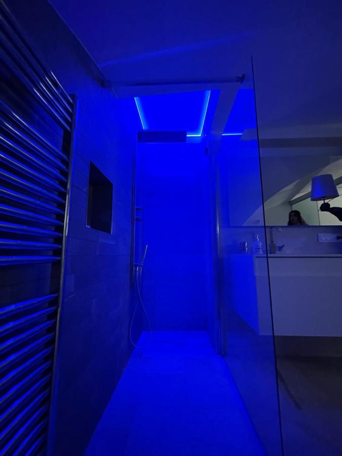 Apartamento Loft “Cinema Galleria” Bari Exterior foto
